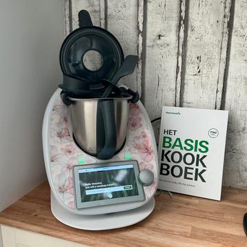 Thermomix TM6 met toebehoren beschikbaar voor biedingen