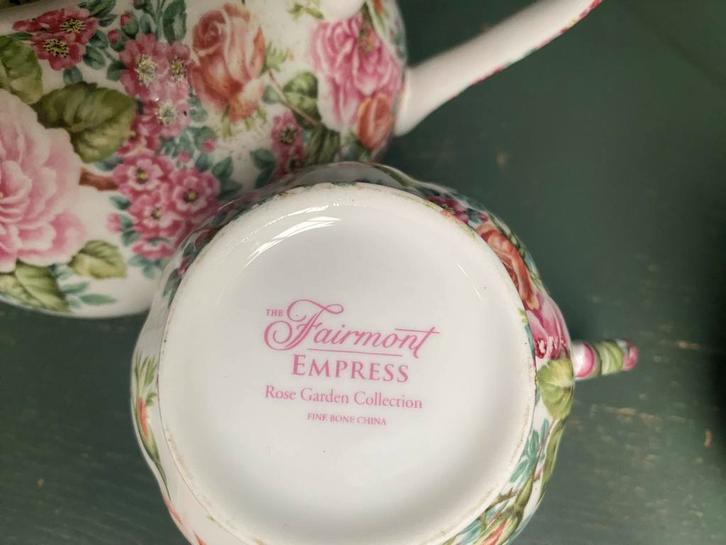 Fairmont Empress Rose Garden Theeset Compleet Porselein Roos, Antiek en Kunst, Antiek | Servies compleet, Ophalen of Verzenden