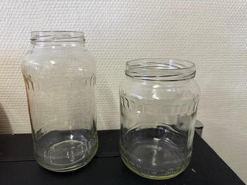 glazen potjes beschikbaar voor biedingen