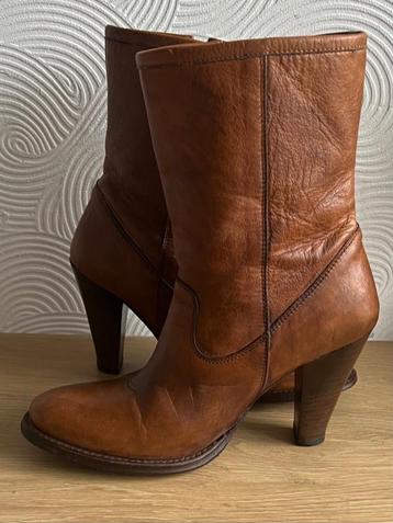 Sendra.  Halfhoge leren laarsjes. Mt 38.   beschikbaar voor biedingen