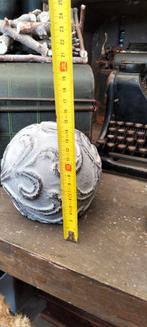 Brocante stenen betonnen bal bewerkt, ., Ophalen of Verzenden, Zo goed als nieuw, .
