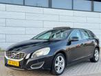 Volvo V60 1.6 T3 R-Design Vol Optie/Dak/Trekhaak/, Voorwielaandrijving, 15 km/l, 4 cilinders, 150 pk