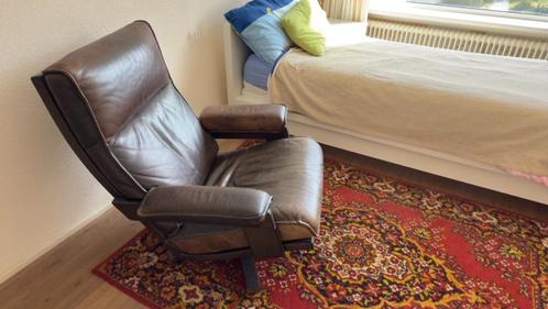 Gratis af te halen: Leolux leren draaifauteuil, Huis en Inrichting, Fauteuils, Gebruikt, Hout, Leer, 50 tot 75 cm, 75 tot 100 cm