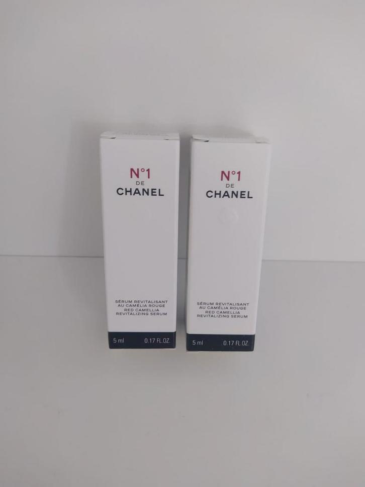Nieuw 2x Revitalizing Serum Red Camellia N1. 5 ml, Sieraden, Tassen en Uiterlijk, Uiterlijk | Gezichtsverzorging, Nieuw, Gehele gezicht