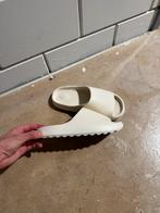 Nieuwe EVA Cloud Slippers Wit/Beige maat 38-39, Ophalen of Verzenden, Nieuw
