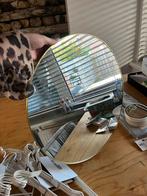 Leuke spiegel van de Kwantum met een gouden rand, Ophalen, Minder dan 50 cm, Rond, Zo goed als nieuw