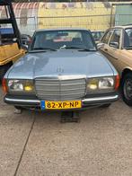 Mercedes-Benz 200-Serie 2.3 230 E 1983 Blauw, Auto's, Mercedes-Benz, Blauw, 2500 kg, 2299 cc, Particulier
