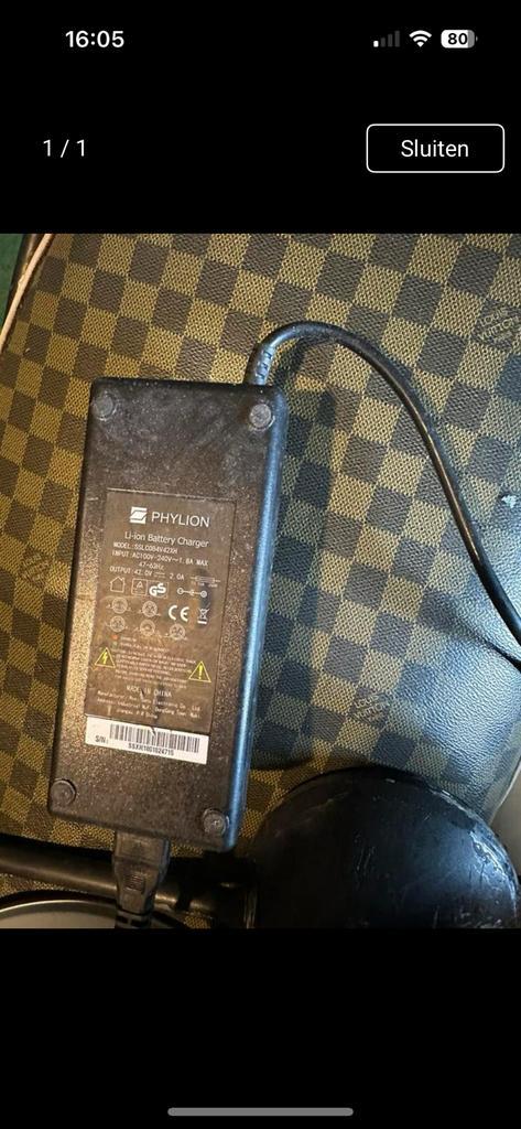 Phylion acculader 42V – Type 1, Fietsen en Brommers, Fietsaccessoires | Fietsaccu's, Zo goed als nieuw, Ophalen