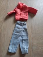 Barbie Ken kleertjes vest capuchon en broek, Ophalen of Verzenden, Zo goed als nieuw, Kleertjes