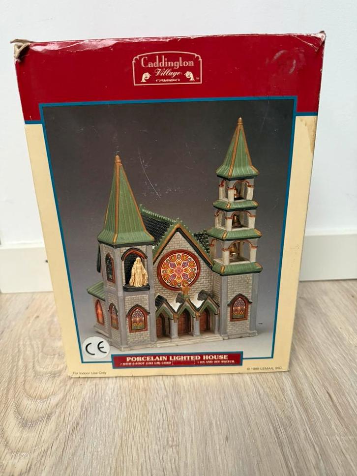 Lemax Caddingron Village Porcelain Lighted House (kerk), Diversen, Kerst, Zo goed als nieuw, Ophalen