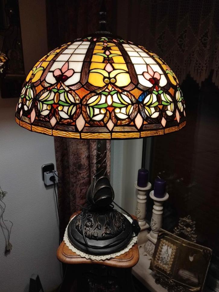 Tiffany tafellamp (nieuwe prijs), Huis en Inrichting, Lampen | Tafellampen, 50 tot 75 cm, Glas, Ophalen