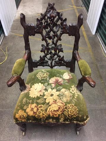 Antieke Houten Horrix Stoel met Bloemmotief beschikbaar voor biedingen