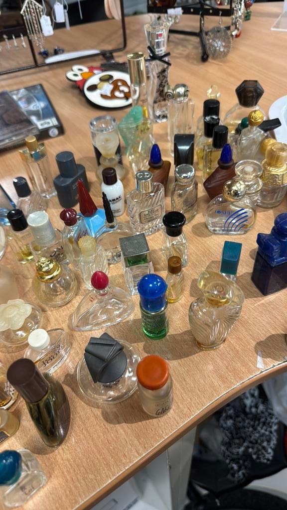 Partij kleine parfum flesjes, Verzamelen, Ophalen of Verzenden, Zo goed als nieuw, Miniatuur, Gevuld