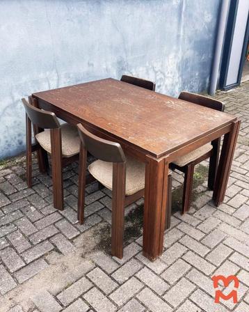 Jaren 60 brutalist eettafel beschikbaar voor biedingen