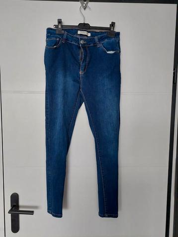 Dames kleding maat 42/ 44 beschikbaar voor biedingen