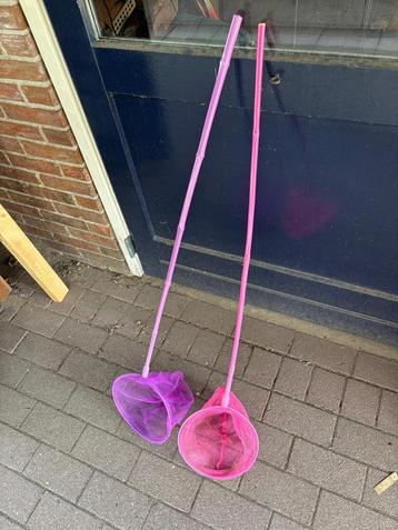 2 vrolijke schepnetjes visnetjes vlindernetjes roze paars beschikbaar voor biedingen