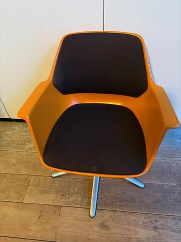 Wilkhahn model 241 stoel met glasfiber zitschaal G. Leowald beschikbaar voor biedingen