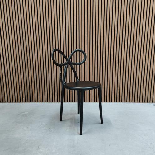 Qeebo-Black ribbon chair, Antiek en Kunst, Antiek | Meubels | Stoelen en Banken, Ophalen of Verzenden