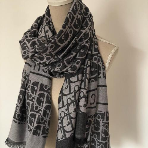 Christian DIOR NIEUW lange sjaal / omslagdoek logo ORIGINEEL, Kleding | Dames, Mutsen, Sjaals en Handschoenen, Nieuw, Sjaal, Maat 46/48 (XL) of groter