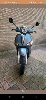 Piaggio Liberty 2017, zeer mooi en dealer onderhouden, Fietsen en Brommers, Ophalen, Gebruikt