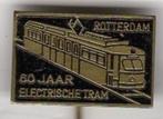 Speldje ROTTERDAM 60 JAAR ELECTRISCHE TRAM RET GOUDKLEURIG, Verzamelen, Speldjes, Pins en Buttons, Zo goed als nieuw, Verzenden