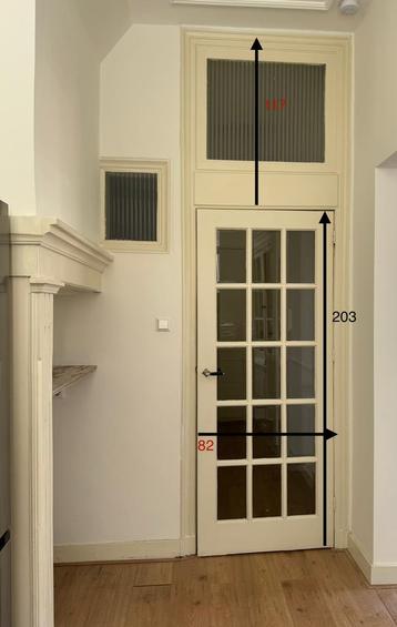 Binnen deur met glas beschikbaar voor biedingen