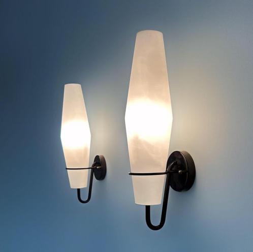 Opaal glazen wandlampen van Raak, jaren 1950 Set van 2, Huis en Inrichting, Lampen | Wandlampen, Zo goed als nieuw, Glas, Metaal