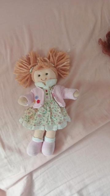 Mooie pop  beschikbaar voor biedingen