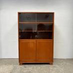 Hoge vintage kast met 2x vitrinegedeeltes + gesloten vak, Huis en Inrichting, Kasten | Vitrinekasten, Ophalen, Gebruikt, Midcentury modern