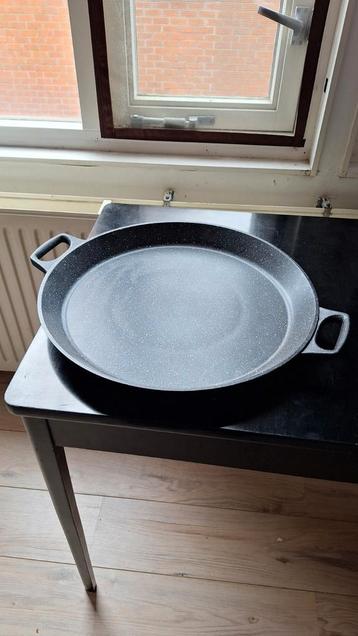 Grote bakpan, pan beschikbaar voor biedingen