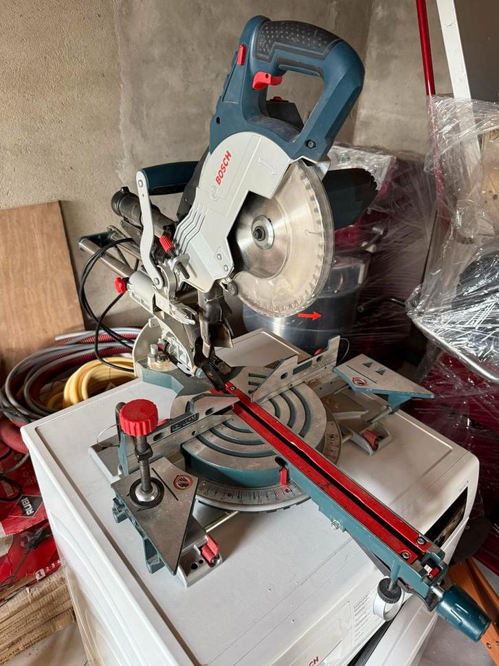 Bosch GCM 8 SJL Afkortzaag, Doe-het-zelf en Verbouw, Gereedschap | Zaagmachines, Gebruikt, Afkortzaag, 1200 watt of meer, 70 mm of meer