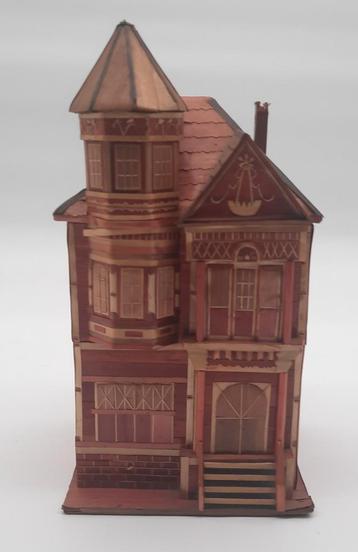 Vintage Victoriaans Huis Juwelendoos van Balsa hout en stro beschikbaar voor biedingen
