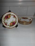 Royal Albert Old Country Roses petit four bordje met bewerkt, Ophalen of Verzenden, Zo goed als nieuw, Porselein, Bord of Schaal