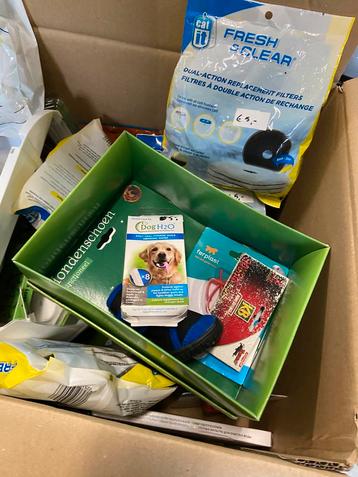 Mystery box met huisdieren spullen beschikbaar voor biedingen