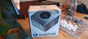 Nintendo GameCube platinum grey CIB + box protector