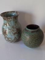 Twee oude aardewerk vasen, Huis en Inrichting, Ophalen of Verzenden, Zo goed als nieuw, Aardewerk of Porselein, Minder dan 50 cm