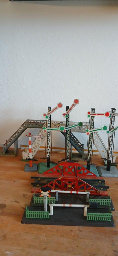 Vintage Modelspoorweg Bruggen en Signalen, Hobby en Vrije tijd, Modeltreinen | H0, Gebruikt, Brug, Tunnel of Gebouw, Gelijkstroom
