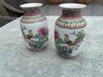 2 Antieke Famille Rosé Vaasjes, Antiek en Kunst, Antiek | Vazen, Ophalen of Verzenden