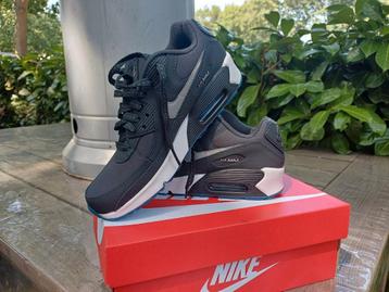 Splinternieuwe orginele Nike air max 36,5, orginele doos. beschikbaar voor biedingen