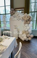 Witte backdrop set half rond - wand babyshower - verjaardag, Hobby en Vrije tijd, Feestartikelen | Verhuur, Ophalen of Verzenden