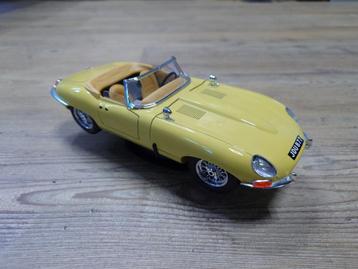Bburago modelauto Jaguar E-Type Cabriolet (1961) 1:18  geel beschikbaar voor biedingen