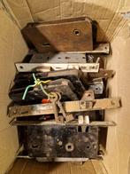 Doos oude sloten, Ophalen