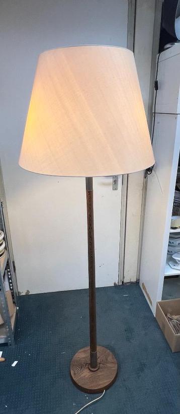 Vintage Vloerlamp beschikbaar voor biedingen