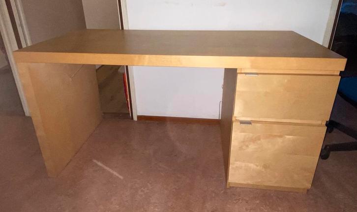 IKEA bureau Malm 1.40x 85  lichtbruin . In goede staat, Huis en Inrichting, Bureaus, Gebruikt, Bureau, Ophalen