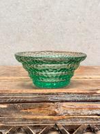 Groen glas schaaltje, Antiek en Kunst, Antiek | Glas en Kristal, Ophalen of Verzenden