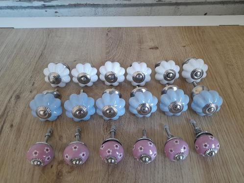 18 porseleinen deurknopjes meubelknopjes 1 koop, Doe-het-zelf en Verbouw, Hang- en Sluitwerk, Gebruikt, Klink of Kruk, Verzenden
