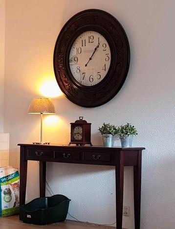 Bruinrode houten sidetable met 3 lades beschikbaar voor biedingen