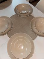 Servies - Borden en Kommen 4x2, Ophalen, Zo goed als nieuw, Bord(en), Effen