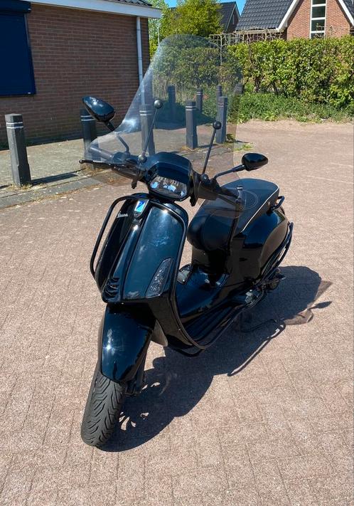 Vespa sprint 2017, Fietsen en Brommers, Brommers | Vespa, Zo goed als nieuw, Maximaal 45 km/u, Ophalen