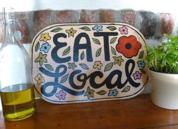 Handgeschilderd reclame bord / Eat Local / Eet lokaal beschikbaar voor biedingen